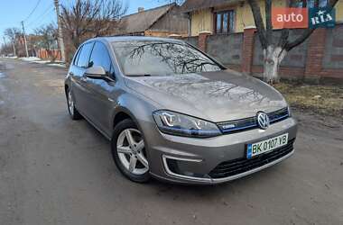Хэтчбек Volkswagen e-Golf 2015 в Здолбунове