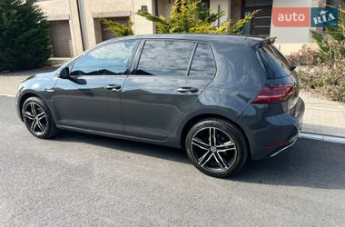 Хетчбек Volkswagen e-Golf 2017 в Ужгороді