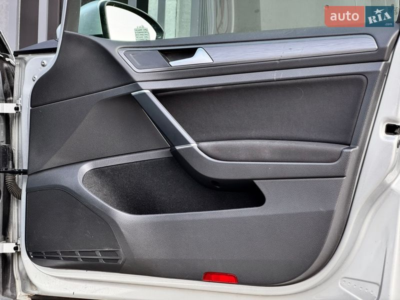 Хэтчбек Volkswagen e-Golf 2019 в Киеве