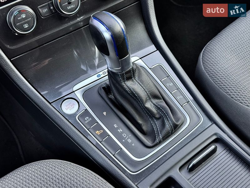 Хэтчбек Volkswagen e-Golf 2019 в Киеве