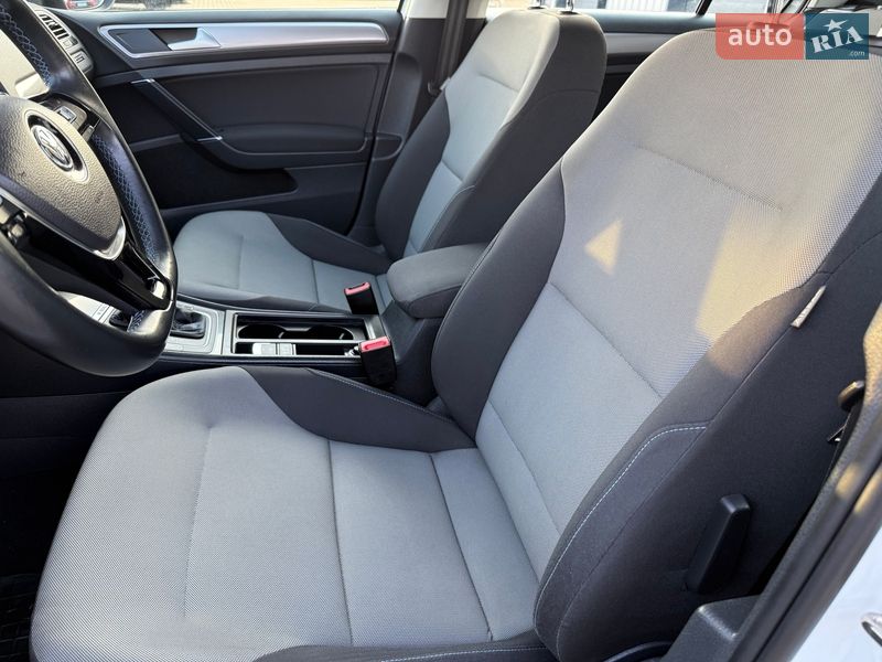 Хэтчбек Volkswagen e-Golf 2014 в Владимире