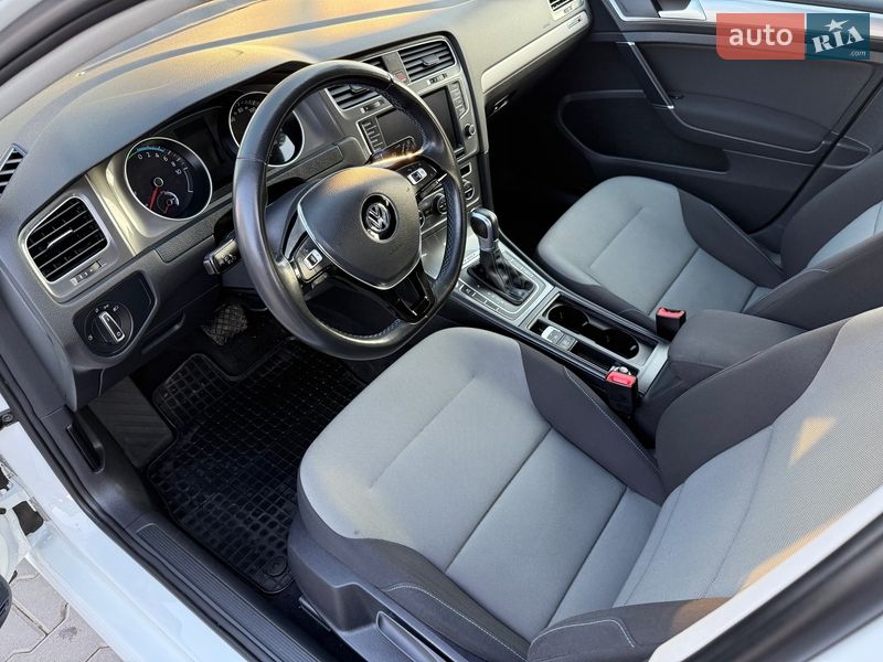 Хэтчбек Volkswagen e-Golf 2014 в Владимире