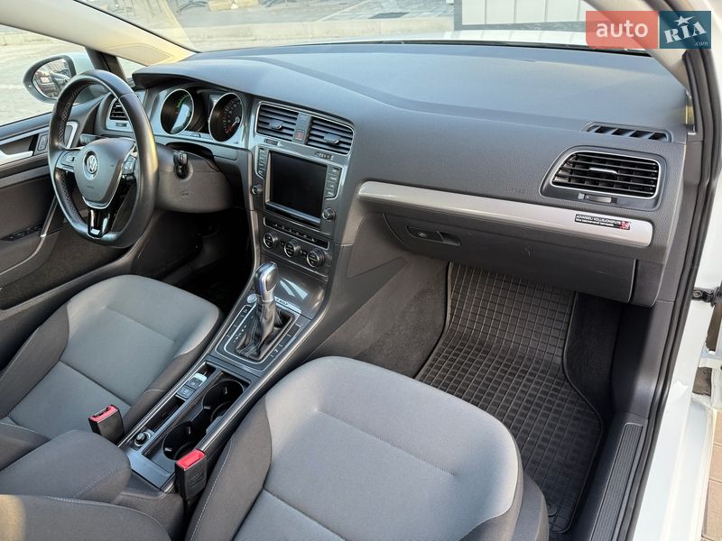 Хэтчбек Volkswagen e-Golf 2014 в Владимире