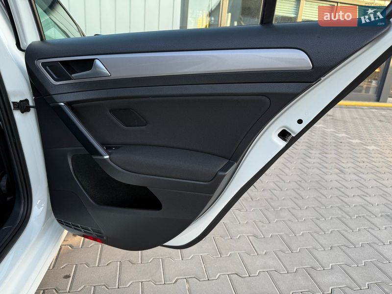 Хэтчбек Volkswagen e-Golf 2014 в Владимире