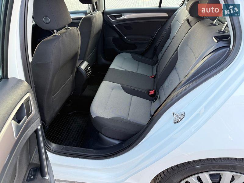 Хэтчбек Volkswagen e-Golf 2014 в Владимире