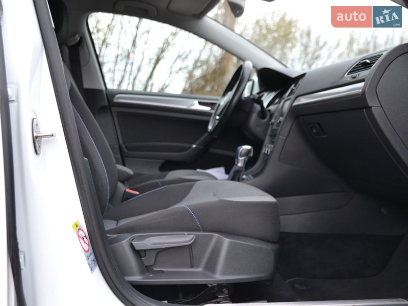 Хэтчбек Volkswagen e-Golf 2015 в Луцке