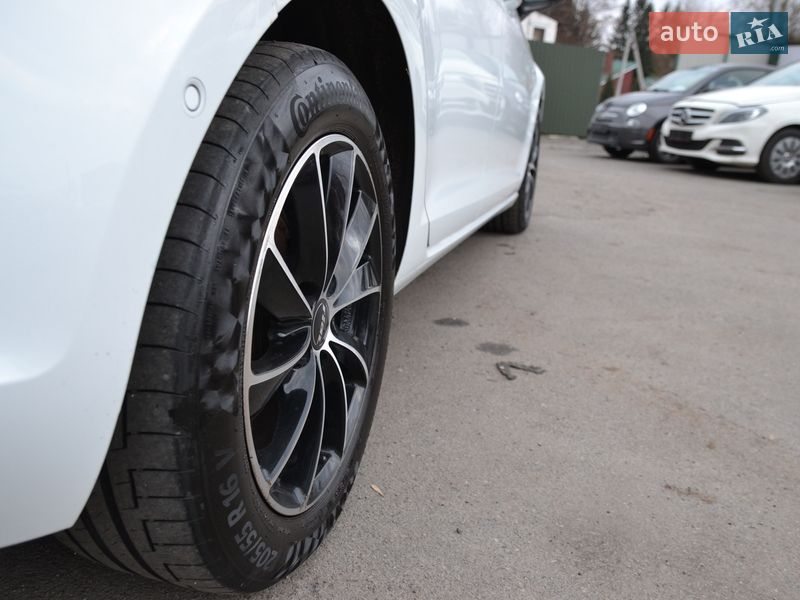 Хэтчбек Volkswagen e-Golf 2015 в Луцке