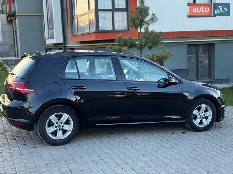 Хэтчбек Volkswagen e-Golf 2015 в Чорткове