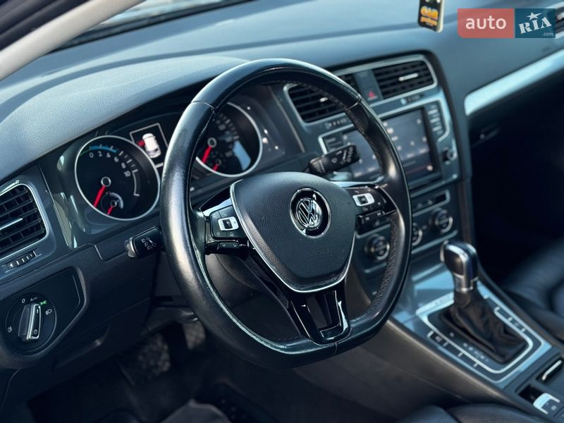 Хэтчбек Volkswagen e-Golf 2015 в Чорткове