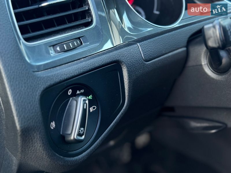 Хэтчбек Volkswagen e-Golf 2015 в Чорткове