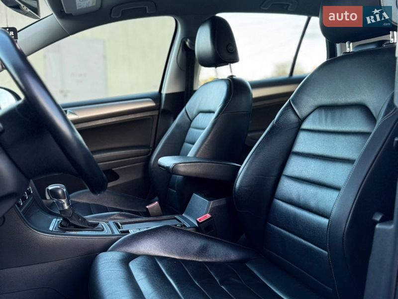 Хэтчбек Volkswagen e-Golf 2015 в Чорткове