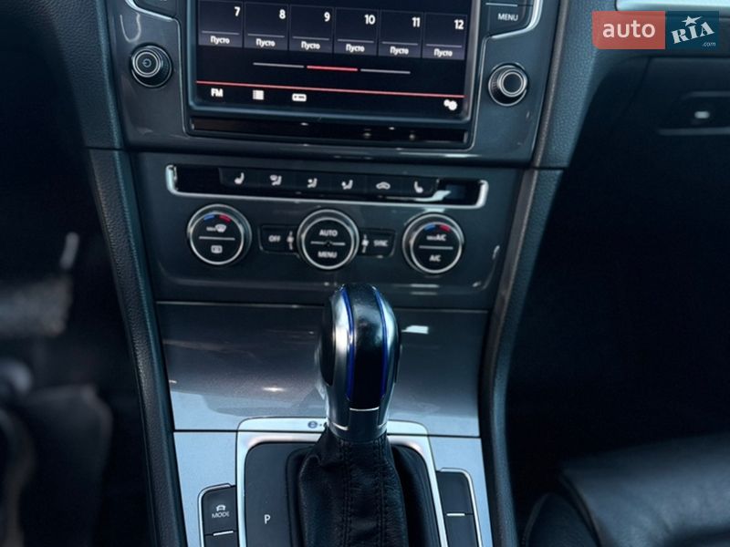 Хэтчбек Volkswagen e-Golf 2015 в Чорткове