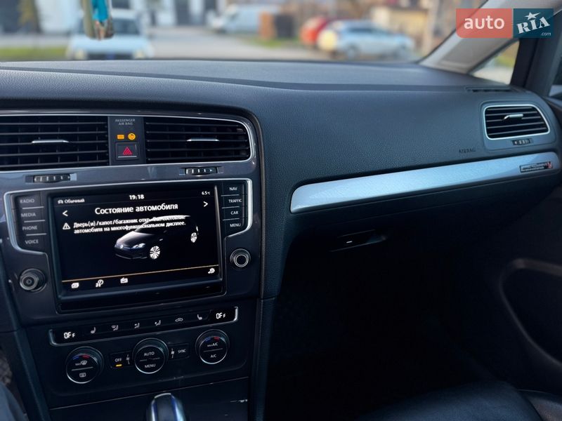 Хэтчбек Volkswagen e-Golf 2015 в Чорткове