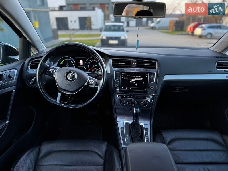 Хэтчбек Volkswagen e-Golf 2015 в Чорткове