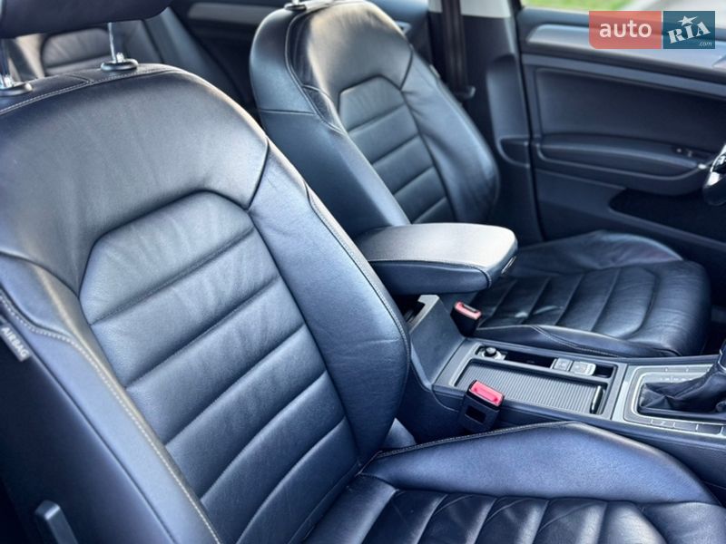 Хэтчбек Volkswagen e-Golf 2015 в Чорткове