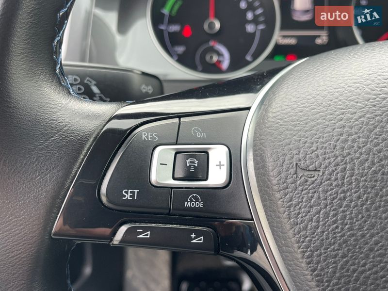 Хэтчбек Volkswagen e-Golf 2016 в Львове