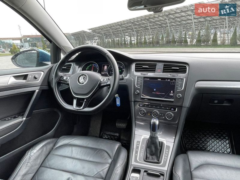 Хэтчбек Volkswagen e-Golf 2016 в Львове