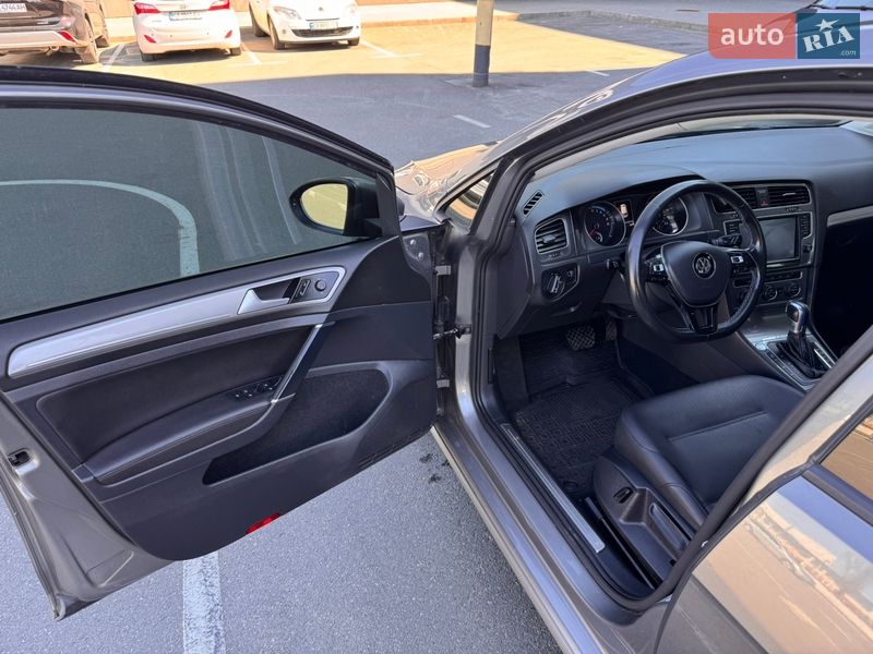 Хэтчбек Volkswagen e-Golf 2016 в Киеве