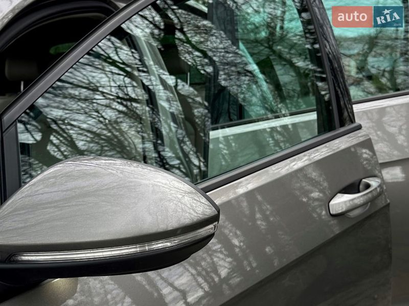 Хэтчбек Volkswagen e-Golf 2015 в Тернополе