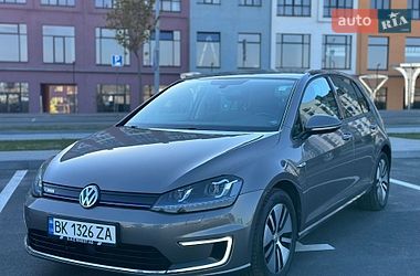 Хетчбек Volkswagen e-Golf 2015 в Рівному