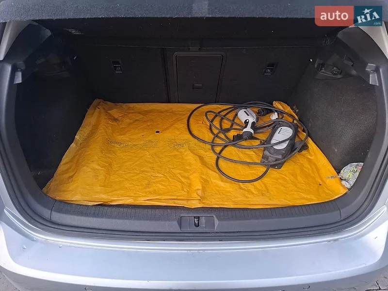 Volkswagen e-Golf 2015 VIN WVWKP7AU4FW906530 фото оголошення 35 з 68