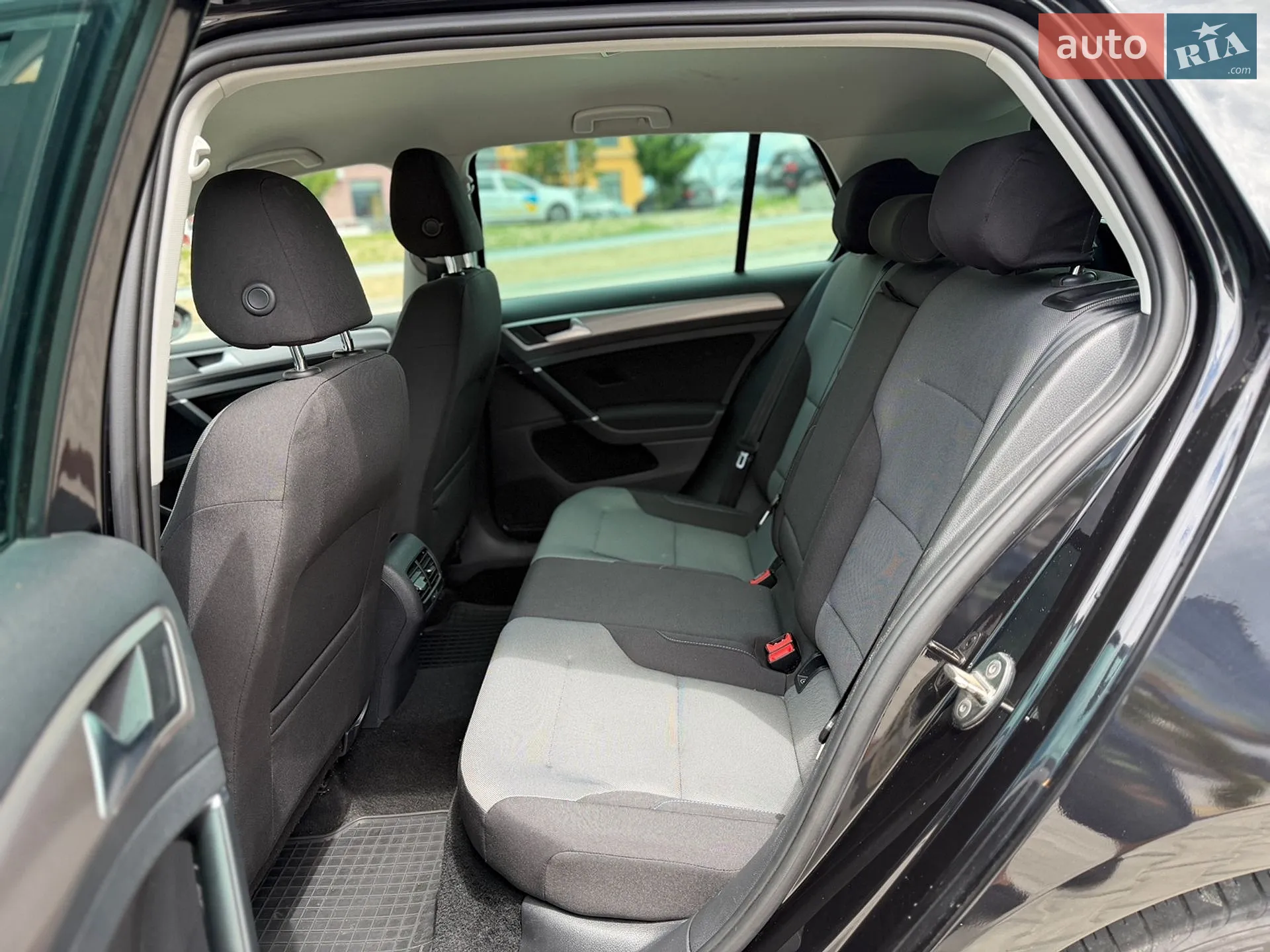 Volkswagen e-Golf 2014 VIN WVWZZZAUZFW904659 фото оголошення 17 з 32