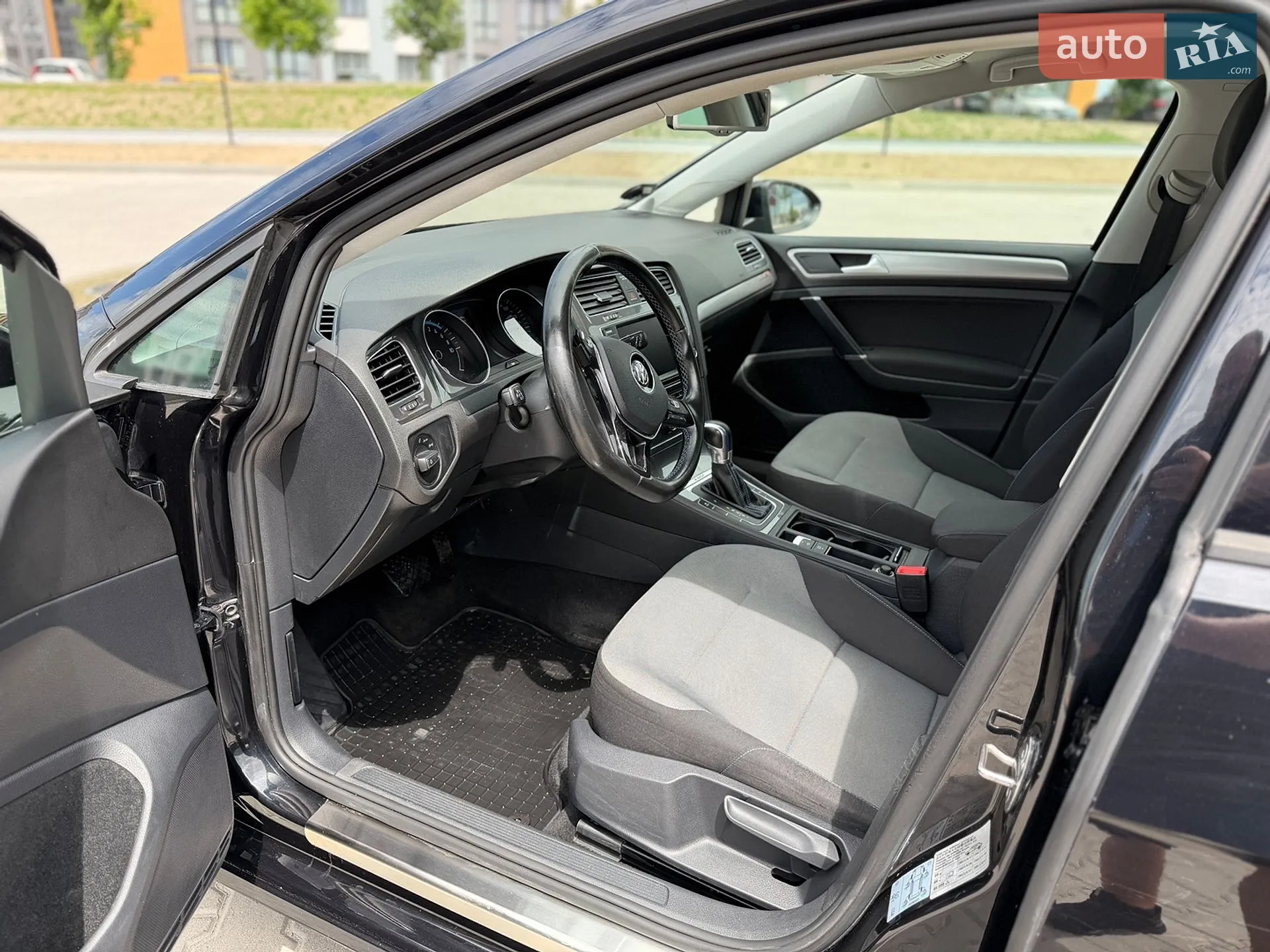 Volkswagen e-Golf 2014 VIN WVWZZZAUZFW904659 фото оголошення 19 з 32
