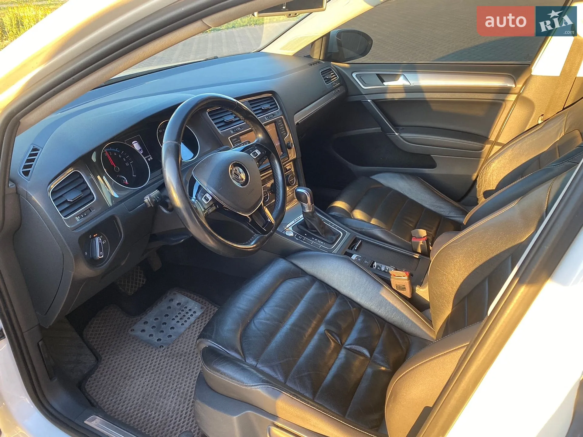 Volkswagen e-Golf 2014 VIN WVWZZZAUZFW904451 фото оголошення 8 з 13