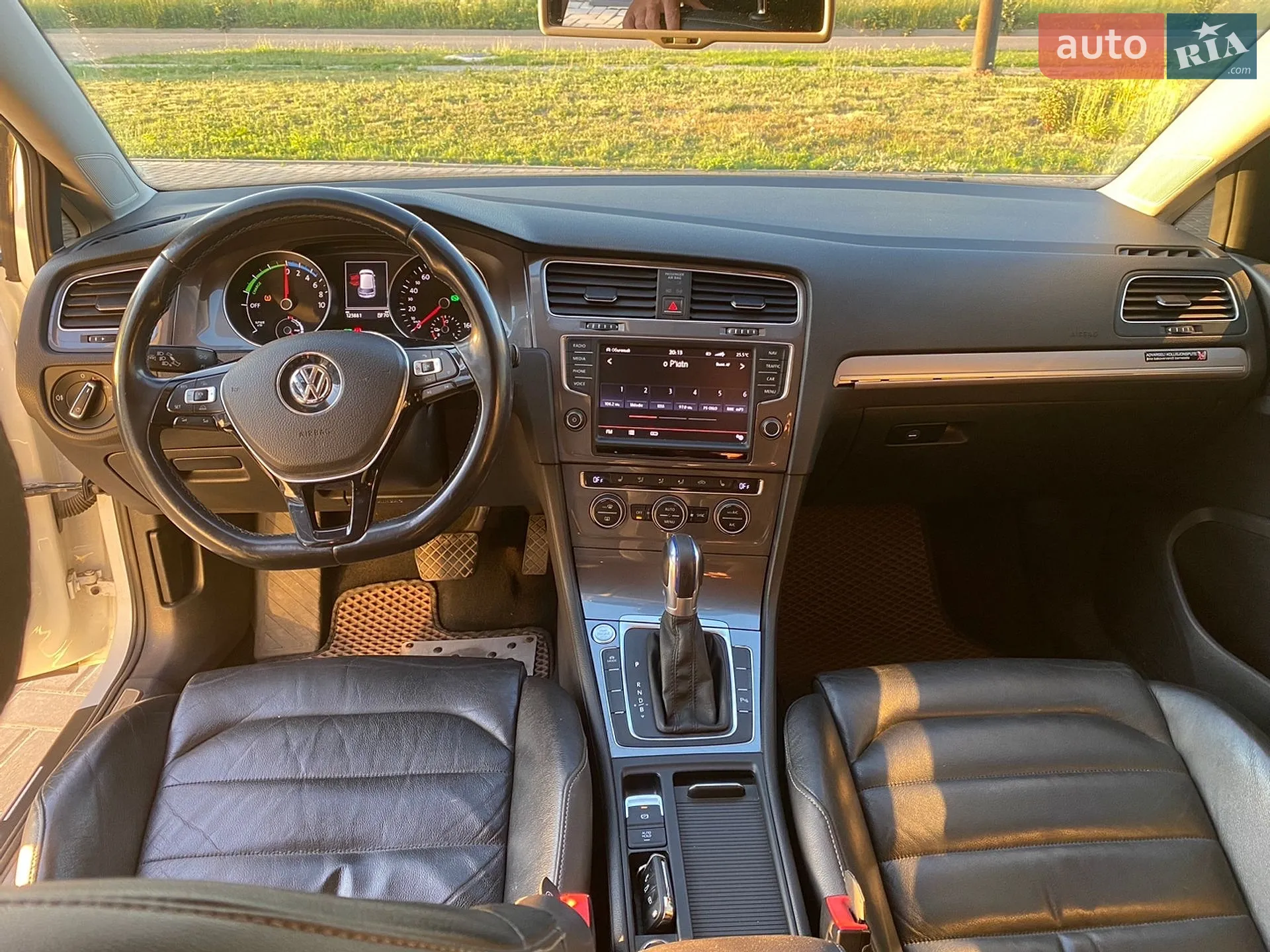 Volkswagen e-Golf 2014 VIN WVWZZZAUZFW904451 фото оголошення 10 з 13