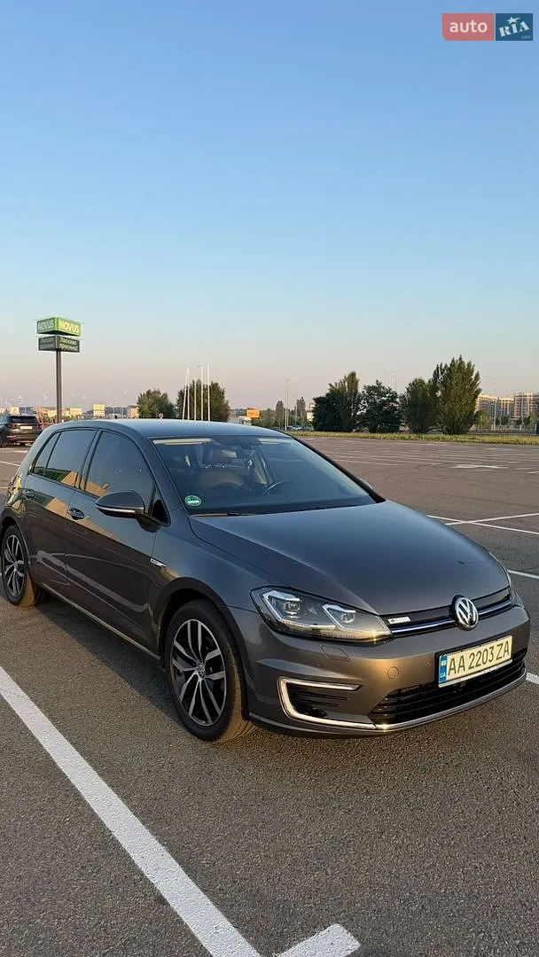2019 Volkswagen Golf - фото 1