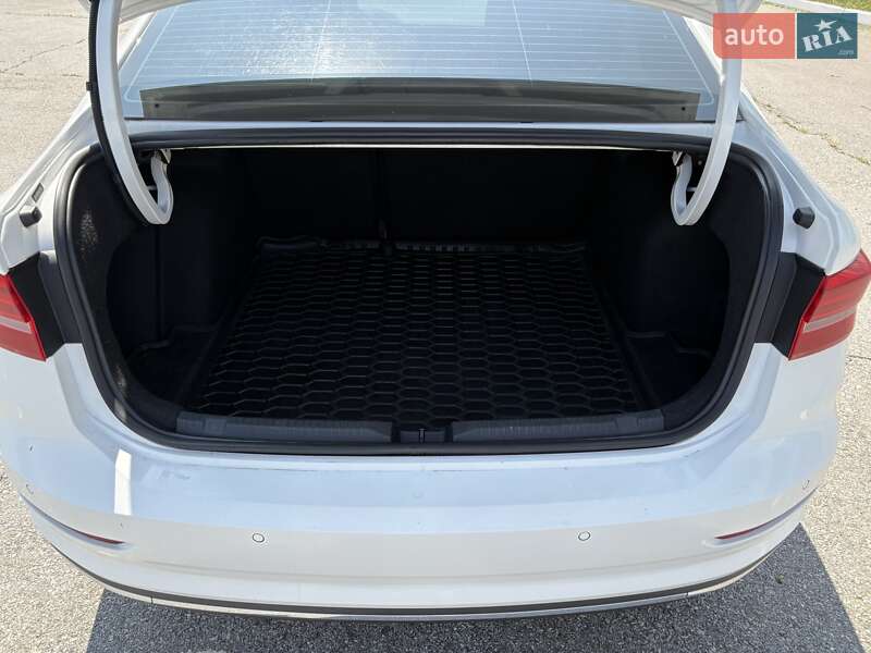 Седан Volkswagen e-Lavida 2019 в Запорожье