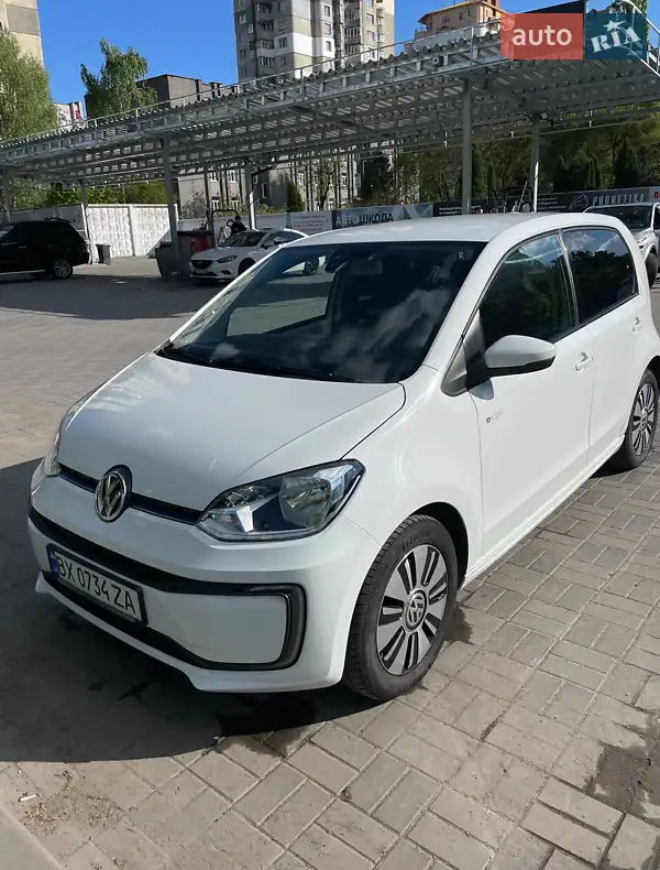 Хэтчбек Volkswagen e-Up 2017 в 