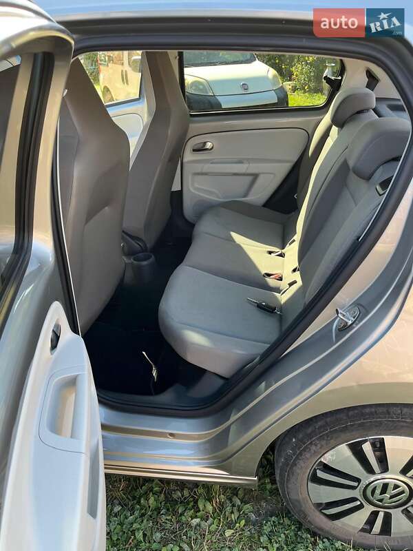 Хетчбек Volkswagen e-Up 2015 в Сарнах