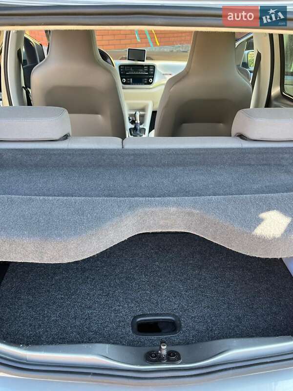 Хетчбек Volkswagen e-Up 2015 в Сарнах