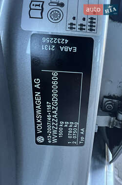 Хэтчбек Volkswagen e-Up 2015 в 