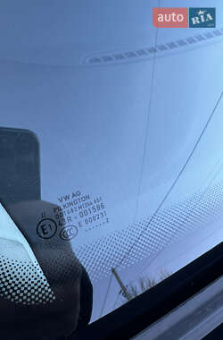 Хэтчбек Volkswagen e-Up 2015 в 