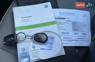 Хэтчбек Volkswagen e-Up 2015 в 