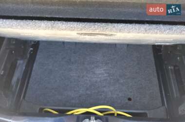 Хэтчбек Volkswagen e-Up 2014 в 