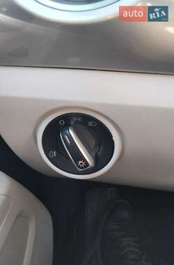 Хэтчбек Volkswagen e-Up 2014 в 