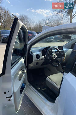 Хэтчбек Volkswagen e-Up 2013 в 