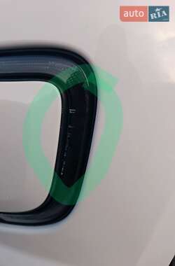 Хэтчбек Volkswagen e-Up 2015 в 