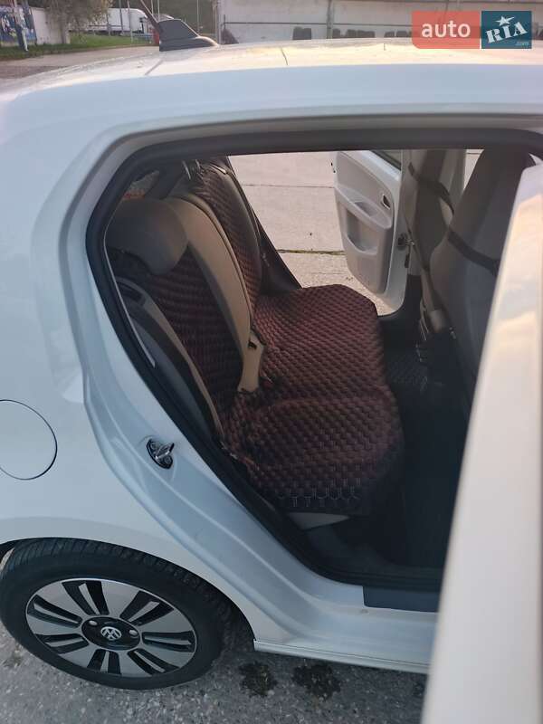 Хэтчбек Volkswagen e-Up 2015 в Дереваче
