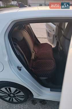 Хэтчбек Volkswagen e-Up 2015 в 