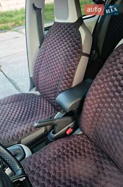Хэтчбек Volkswagen e-Up 2015 в 