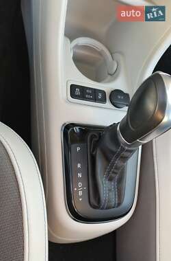Хэтчбек Volkswagen e-Up 2014 в 