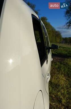 Хэтчбек Volkswagen e-Up 2014 в 