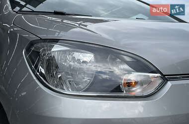 Хэтчбек Volkswagen e-Up 2014 в 