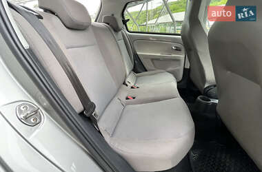 Хэтчбек Volkswagen e-Up 2014 в 