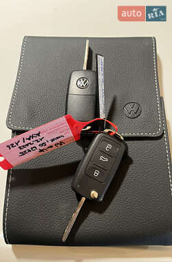 Хетчбек Volkswagen e-Up 2023 в 