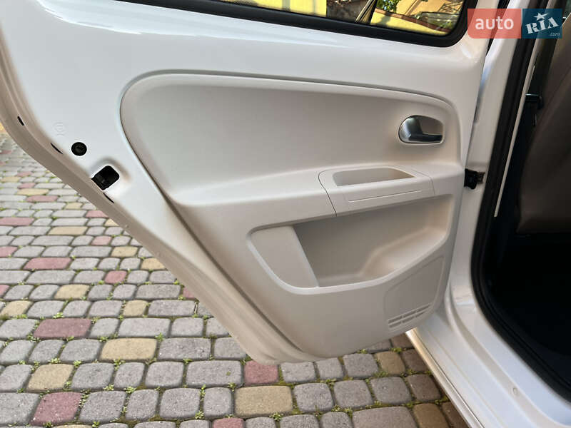 Хэтчбек Volkswagen e-Up 2014 в Львове